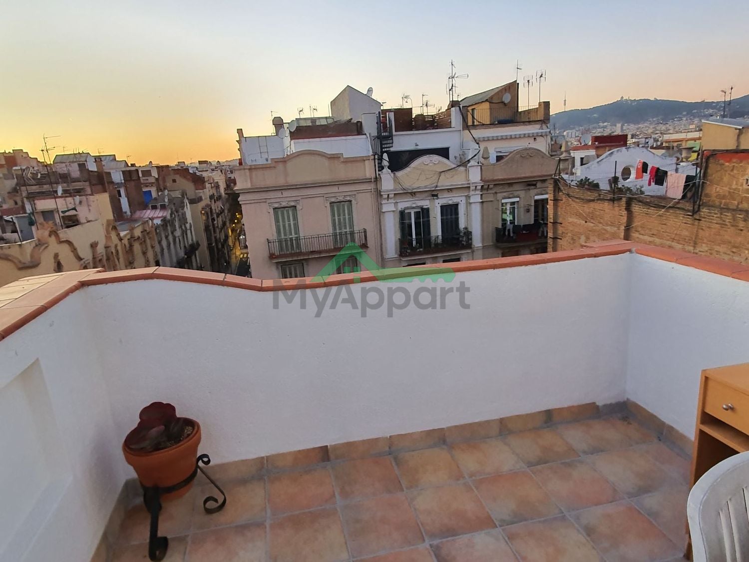 Apartamento amueblado con terraza — foto 2
