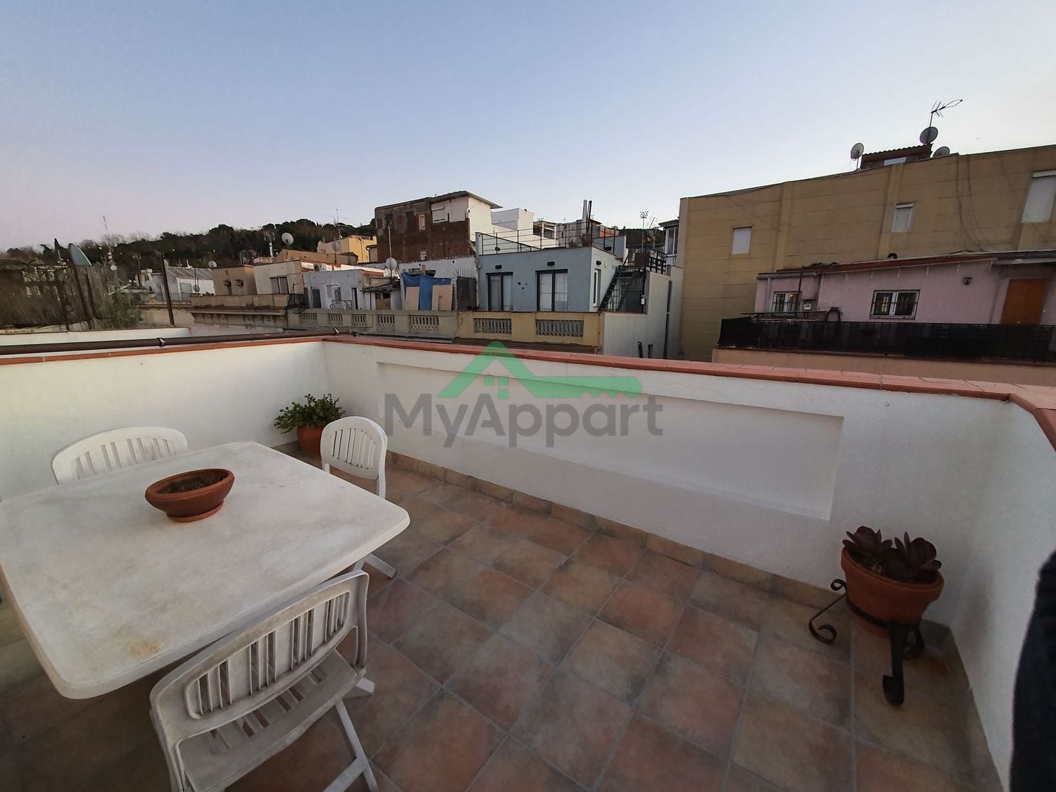 Apartamento amueblado con terraza — foto 1