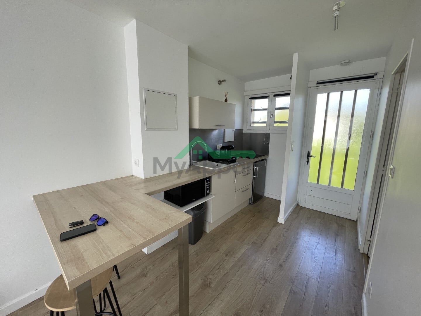 Studio meublé avec parking et balcon — photo 6