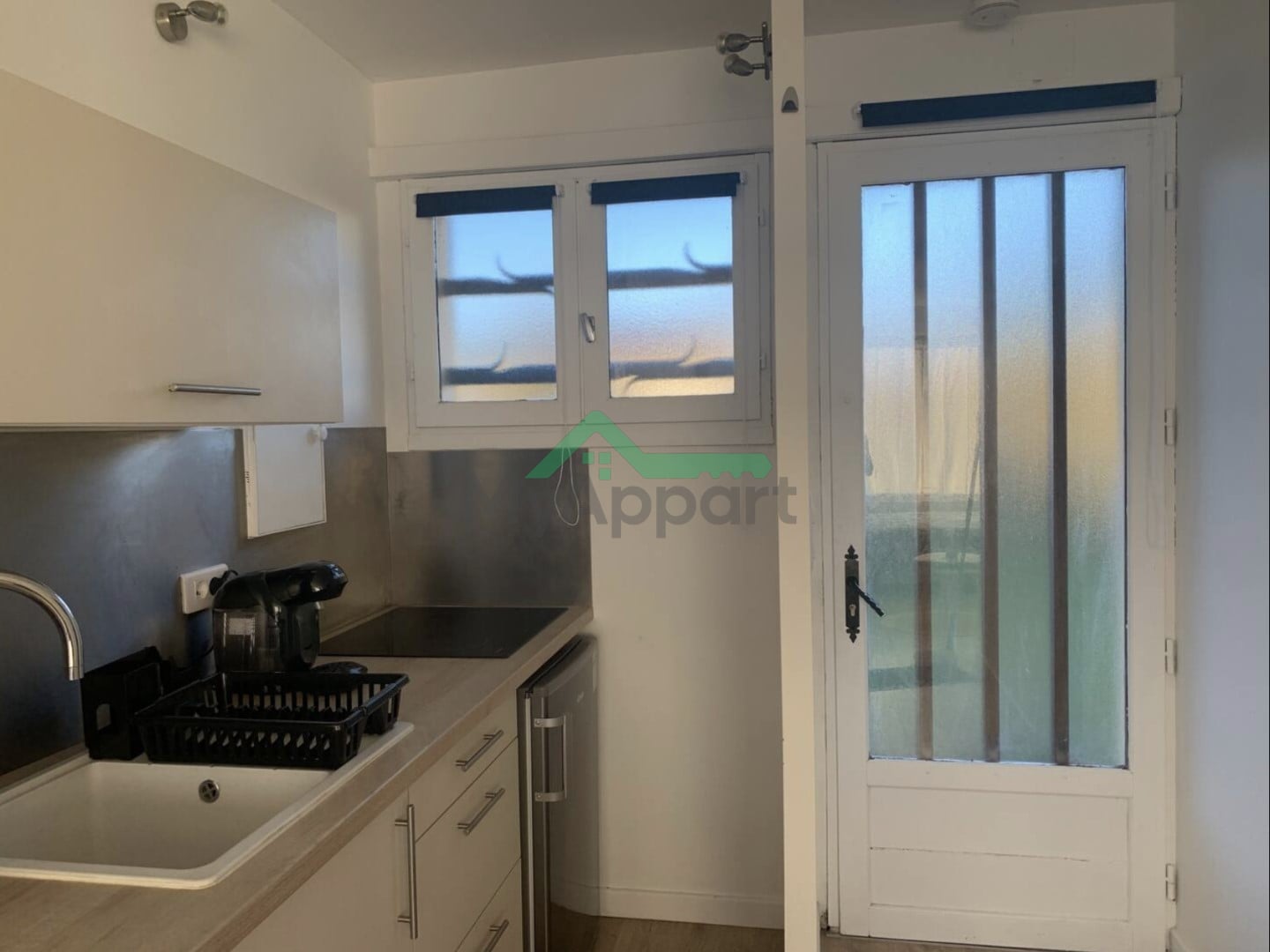 Studio meublé avec parking et balcon — photo 4