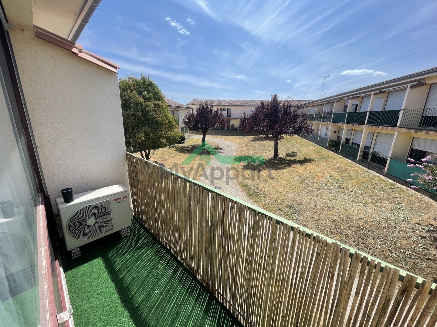 Studio meublé avec parking et balcon — photo 7