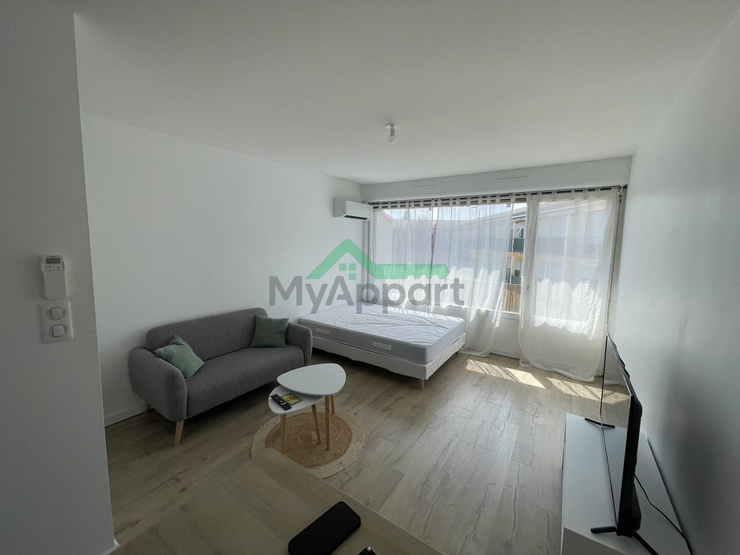 Studio meublé avec parking et balcon — photo 1