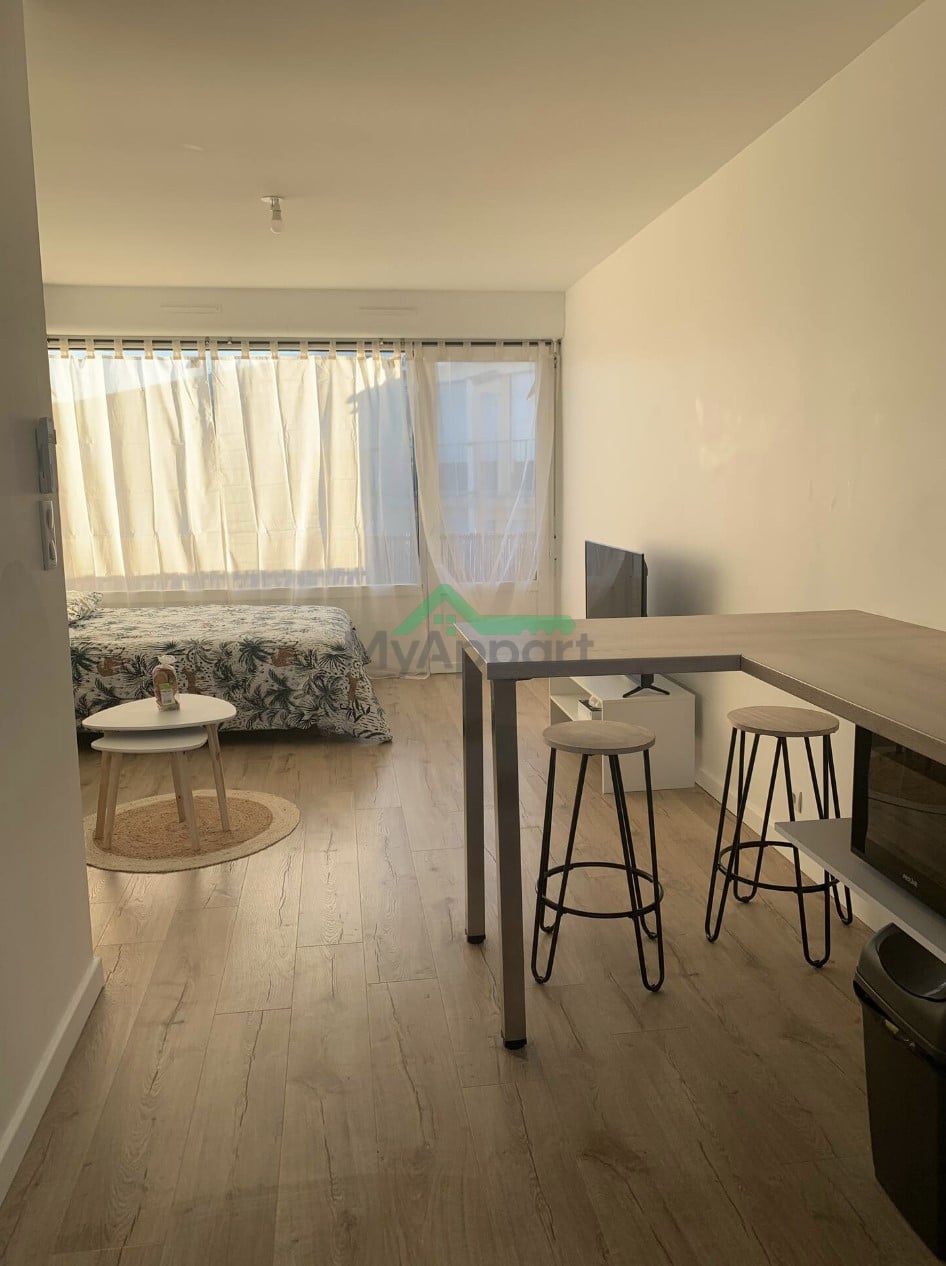 Studio meublé avec parking et balcon — photo 5