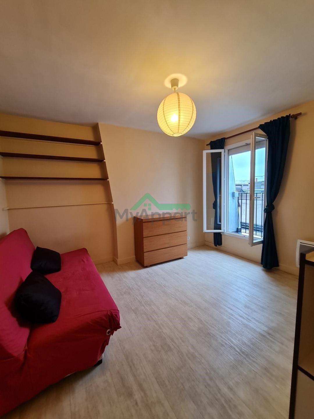 Studio meublé étage élevé à Paris