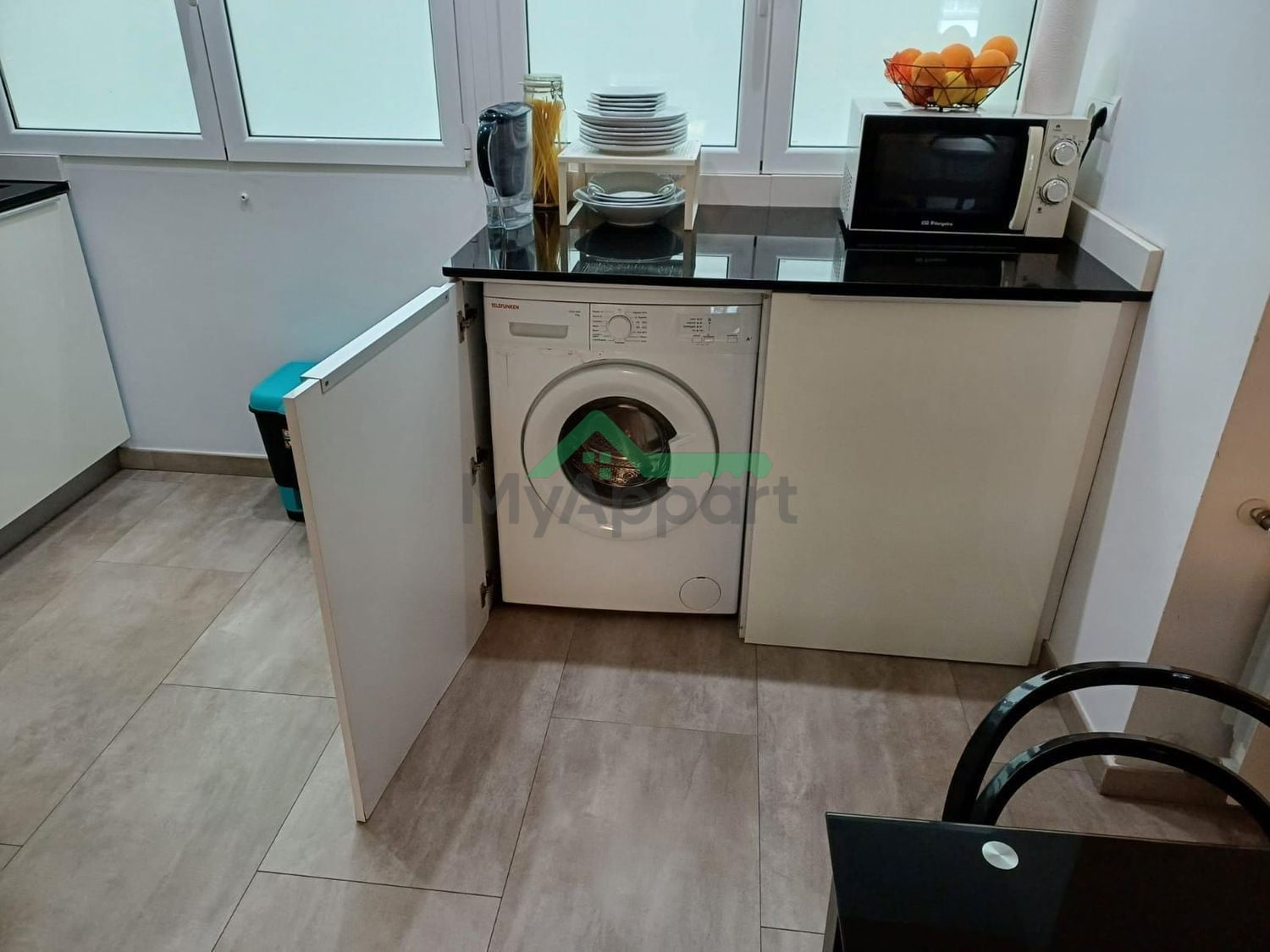 Piso reformado amueblado con balcón — foto 3
