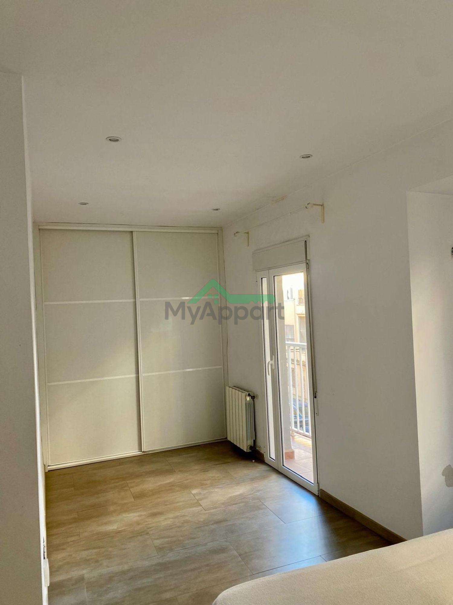 Piso reformado amueblado con balcón — foto 9
