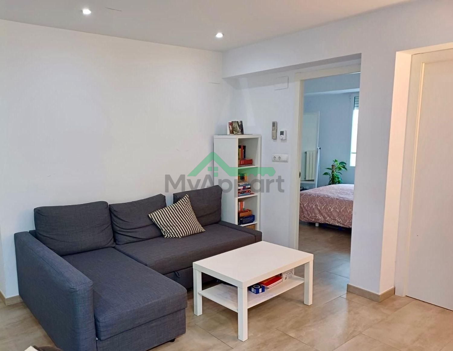 Piso reformado amueblado con balcón — foto 2