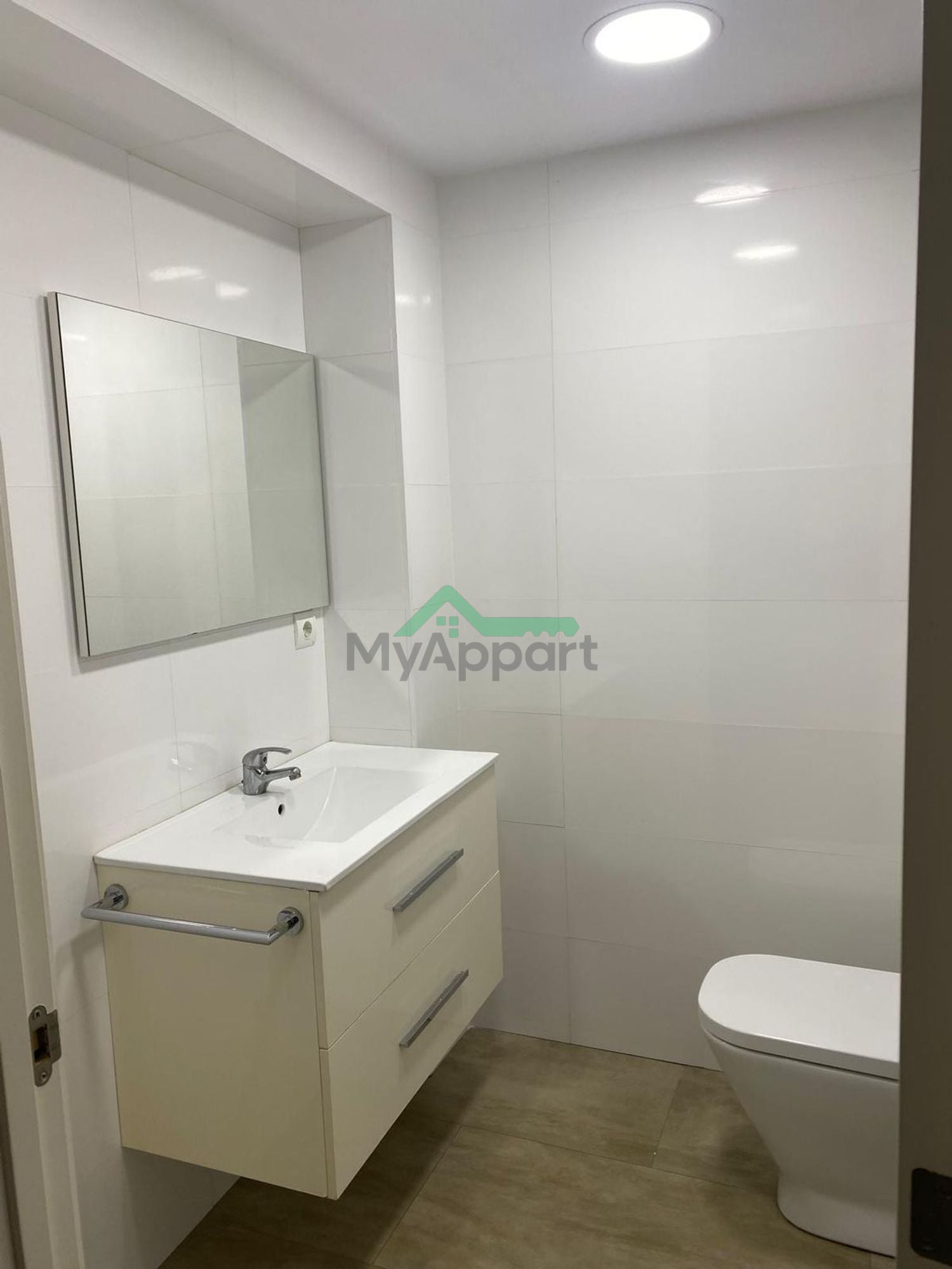 Piso reformado amueblado con balcón — foto 6