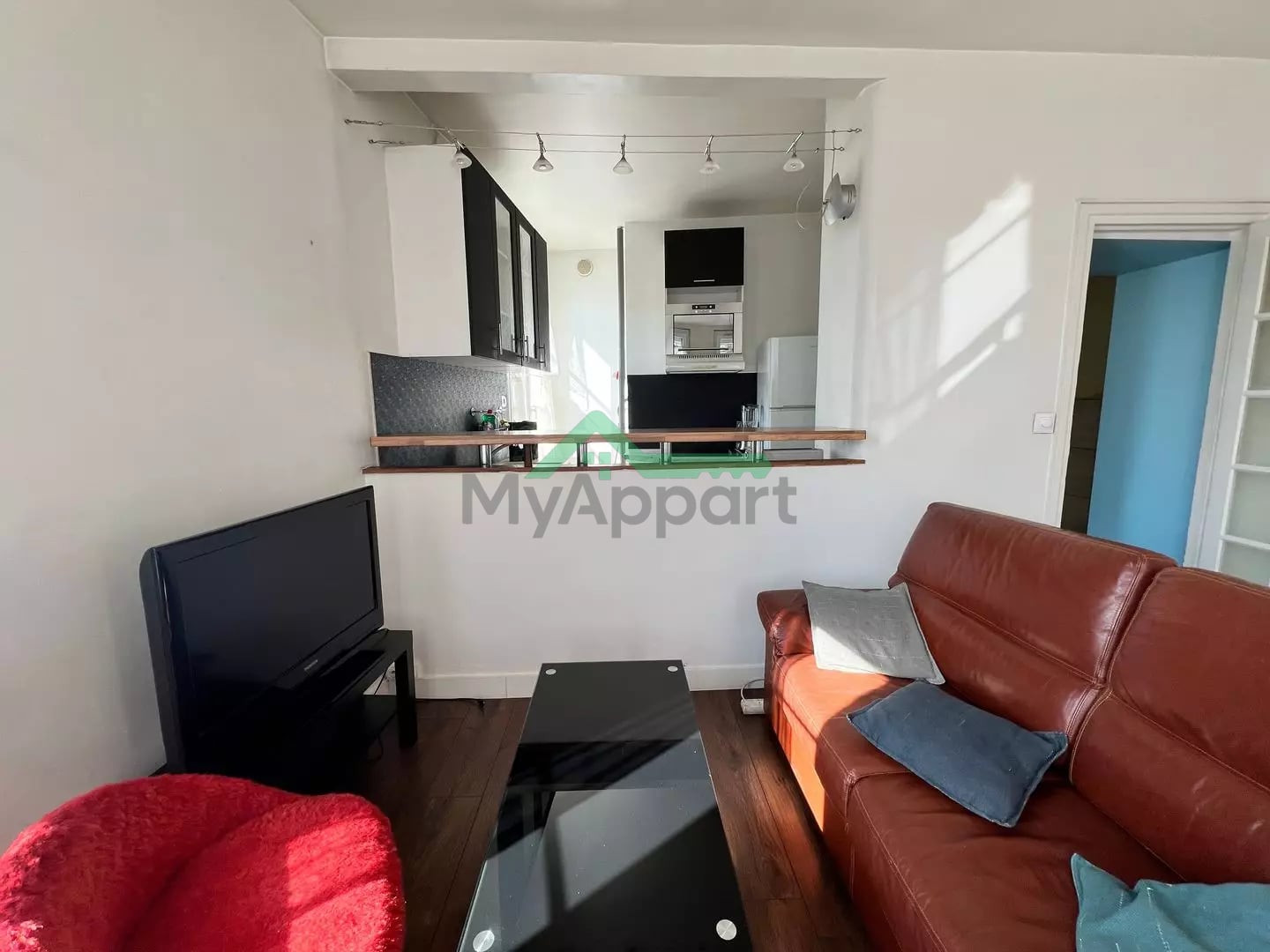 Appartement 3 pièces cuisine équipée — photo 1