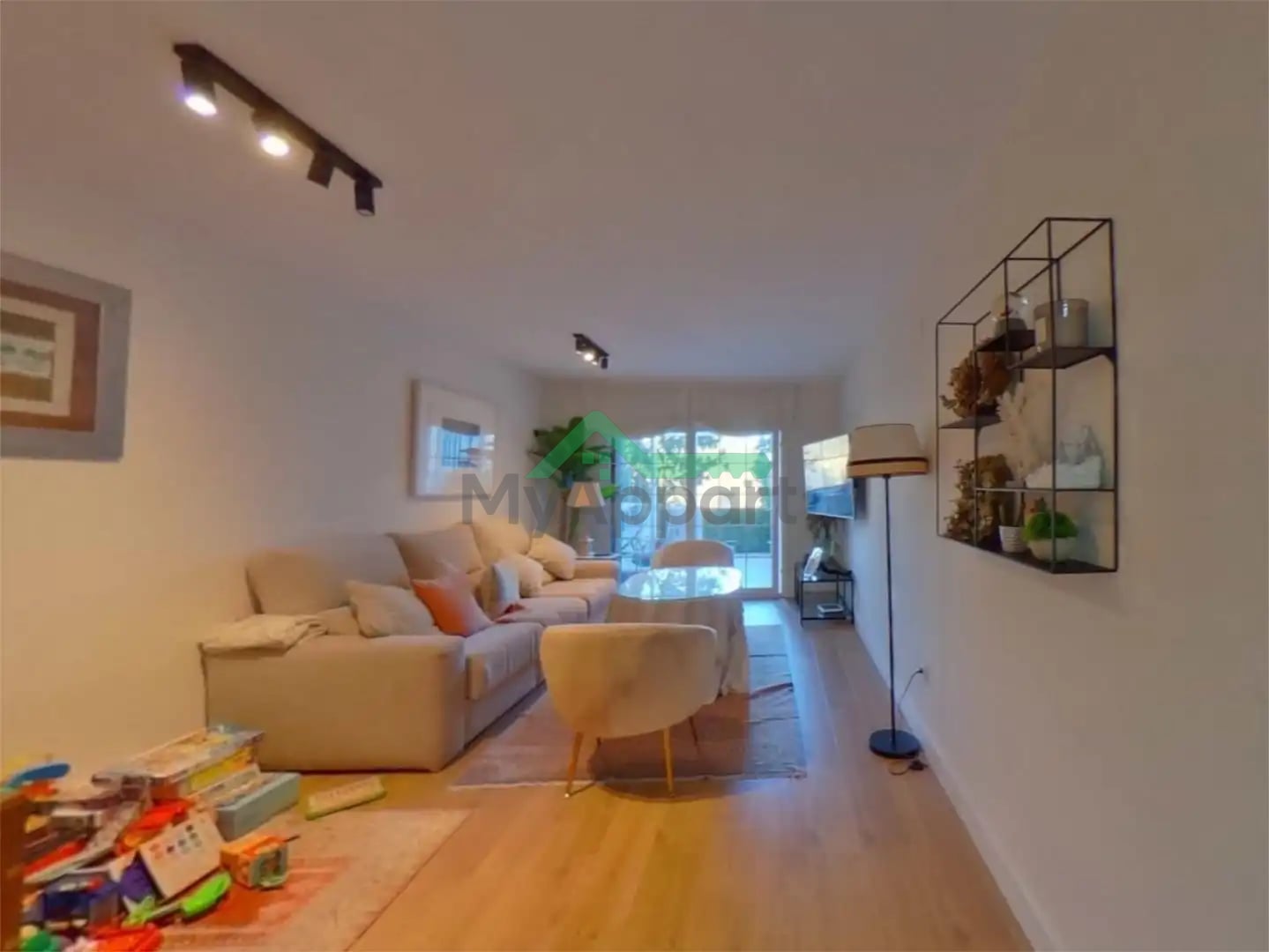 Piso reformado con terraza y vistas despejadas — foto 3