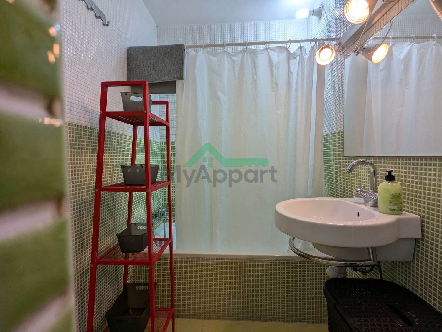 Apartamento reformado con patio privado — foto 4