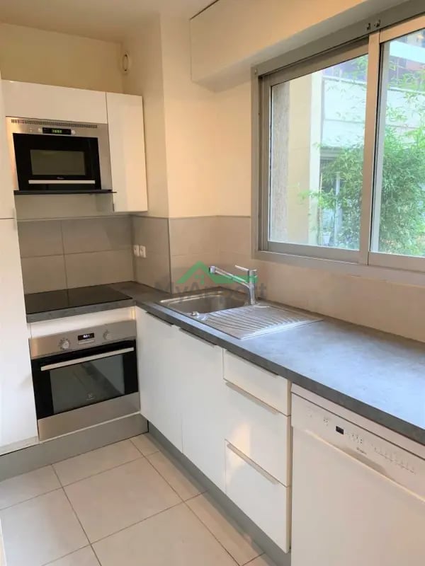 Appartement meublé rénové balcon parking — photo 1