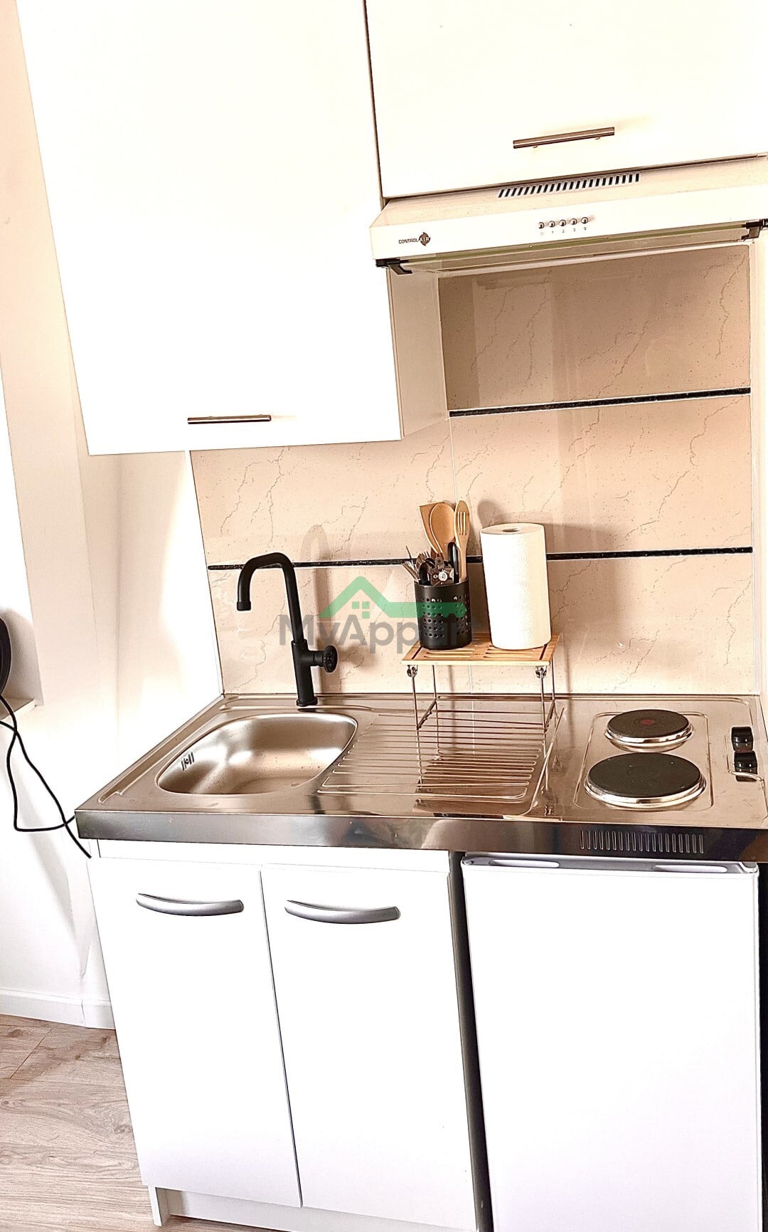 Location Studio 13 m² Paris 18ème - Clignancourt-Jules Joffrin — photo 6