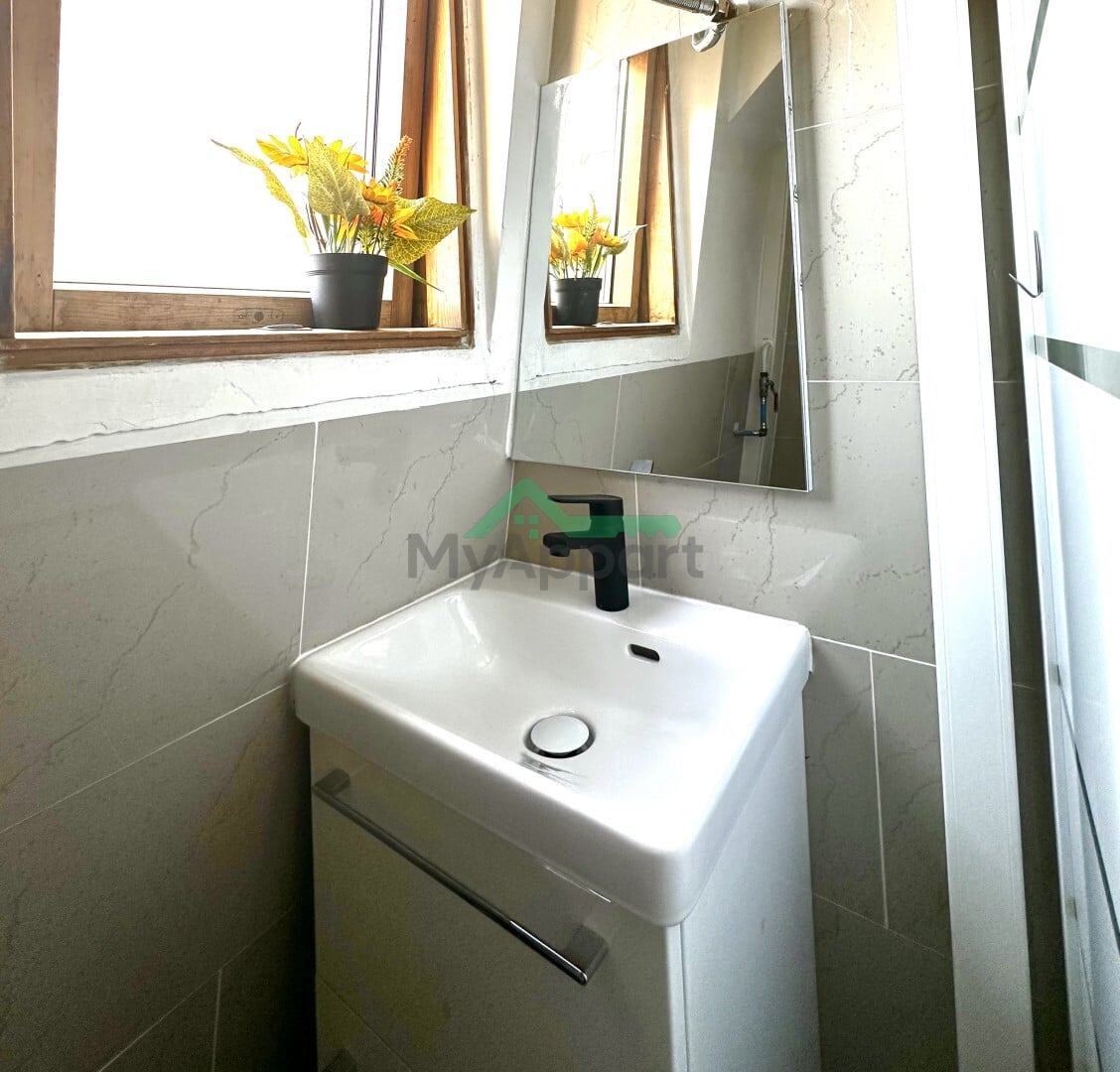 Location Studio 13 m² Paris 18ème - Clignancourt-Jules Joffrin — photo 3