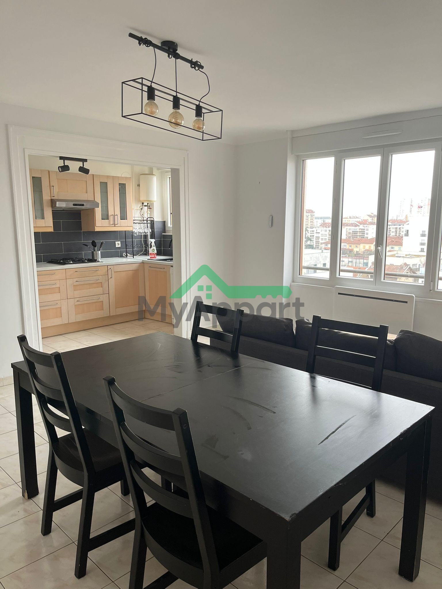 T4 Meublé 82 m² – Traversant, lumineux – Garage en option – Lyon 8 (quartier Delore – Jet D’eau)