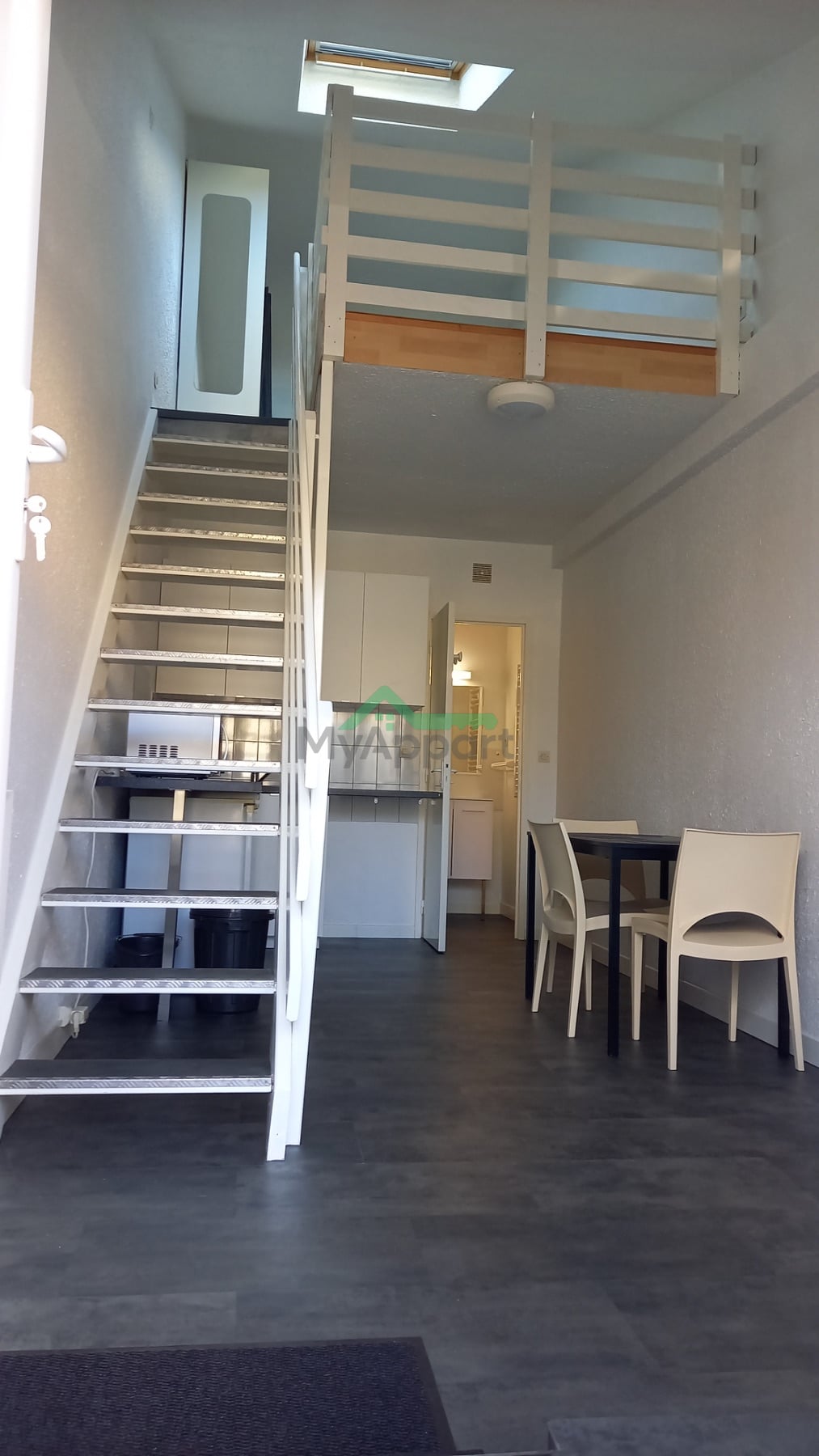 T1 DUPLEX Meublé 30m2 pour étudiant(e) à Chartres de Bgne 5mns de Bruz Kerlann et de RENNES — photo 1
