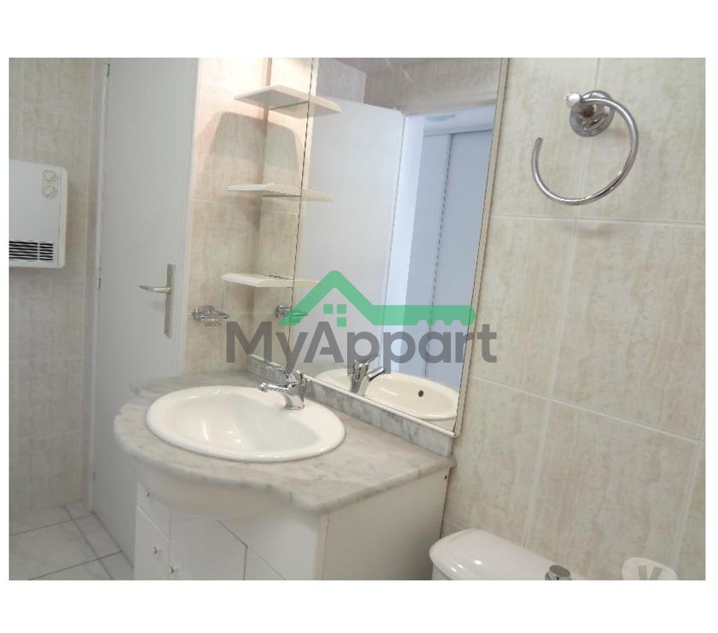 TRES BEAU F2 meublé de 40 m2 avec Parking privé — photo 9