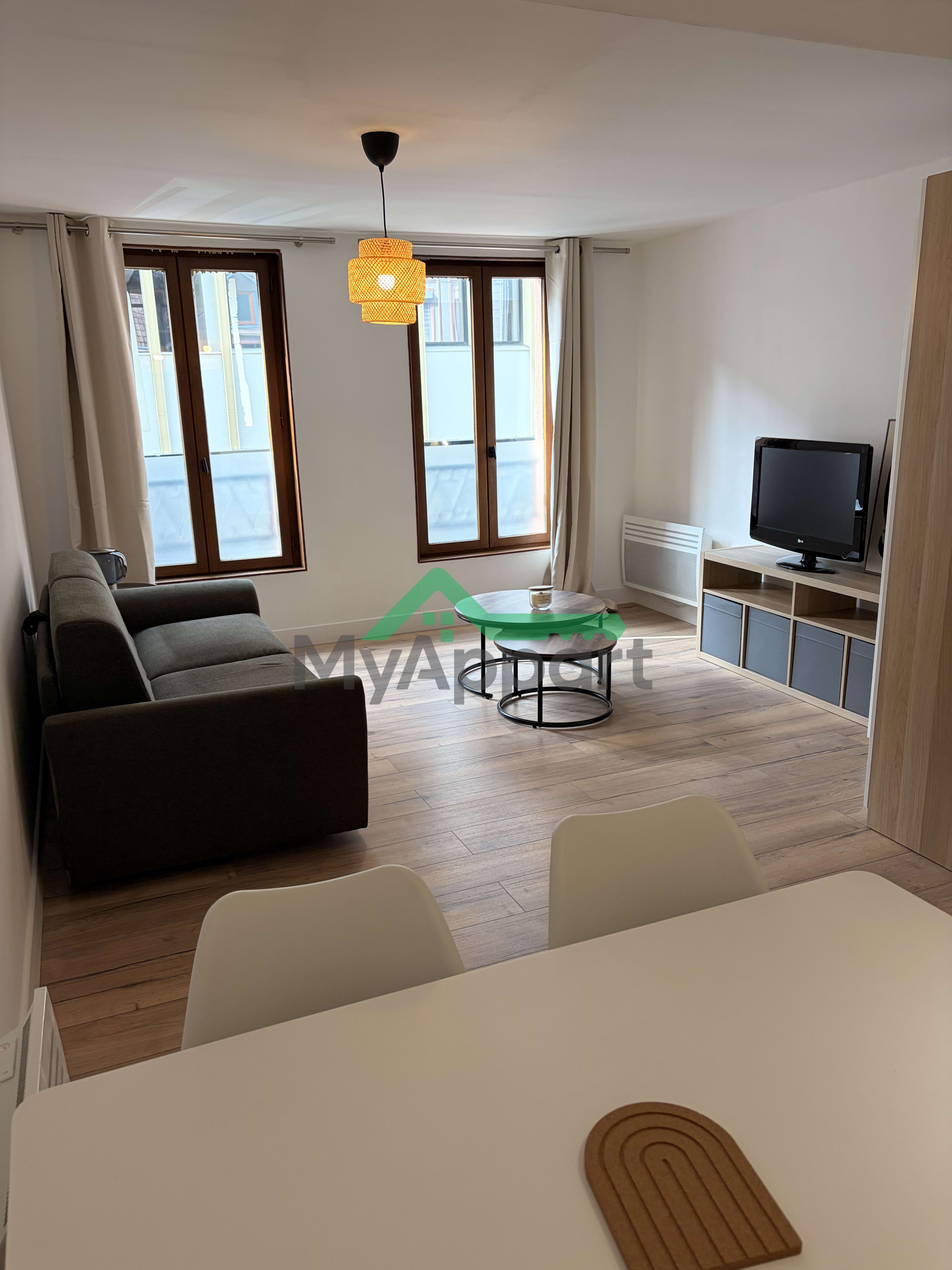 Grand studio meublé à louer – Quartier Wazemmes / Université Catholique (Rue Meurein)