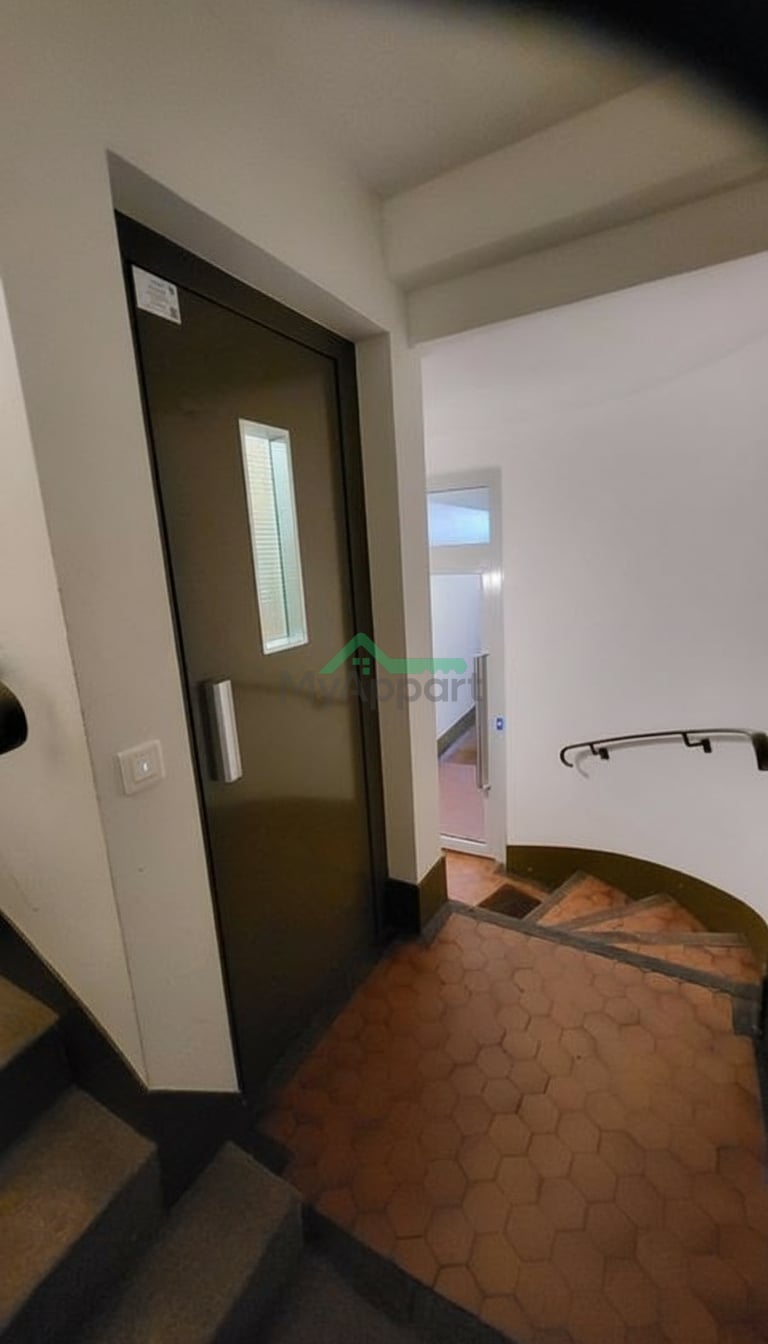 Location Studio meublé Châtelet — photo 8