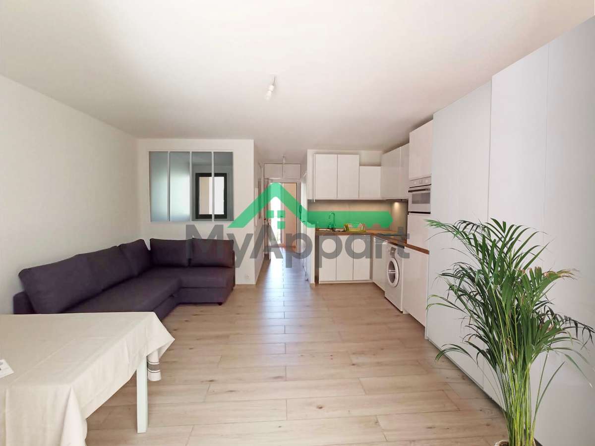 meublé à l’année : T2 32m2 + terrasse 8m2 + parking couvert (en +) — Six-Fours / la Coudoulière — photo 1