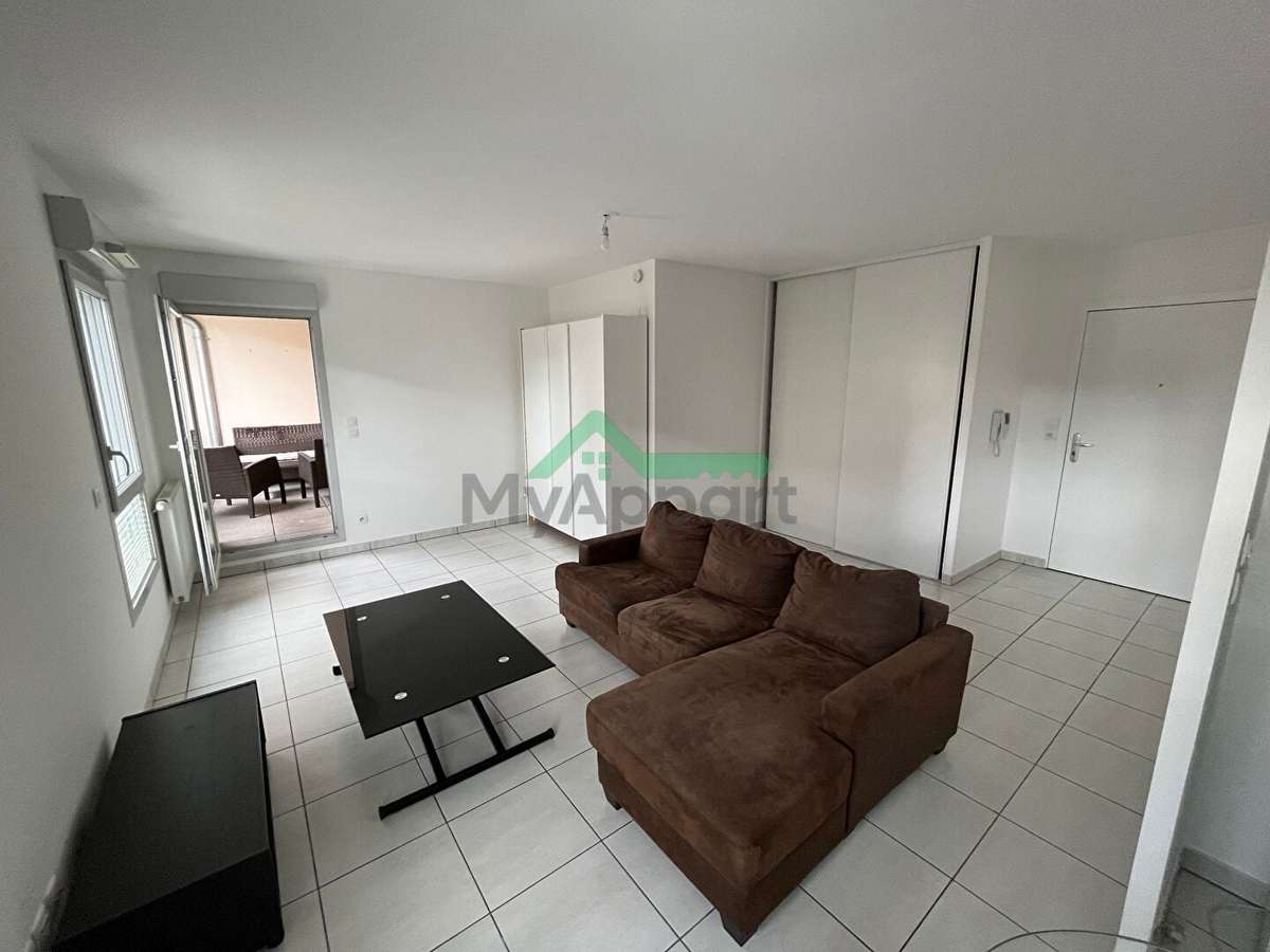 Location Studio 35 m² Tassin-la-Demi-Lune - Centre Ville — photo 1