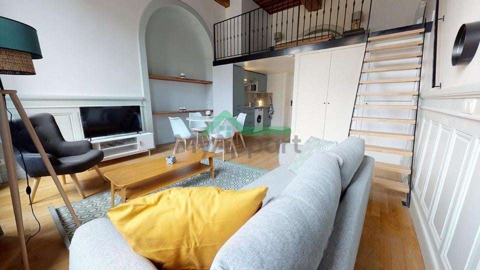 Location Studio 50 m² Lyon 1er - Terreaux - Place Louis Pradel — photo 1